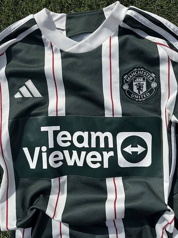 Manchester United Leibchen & Hosen: Manchester United  Third  Adidas  Taille S – Gebraucht aus Fully von Luca_J.F. 1