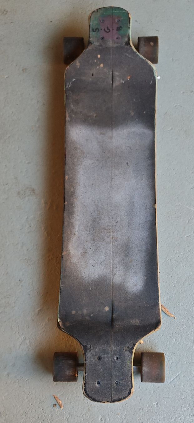 Skateboards: Longboard gebraucht mit Rollen und Achsen – Usato da Biberist venduto da sugus022