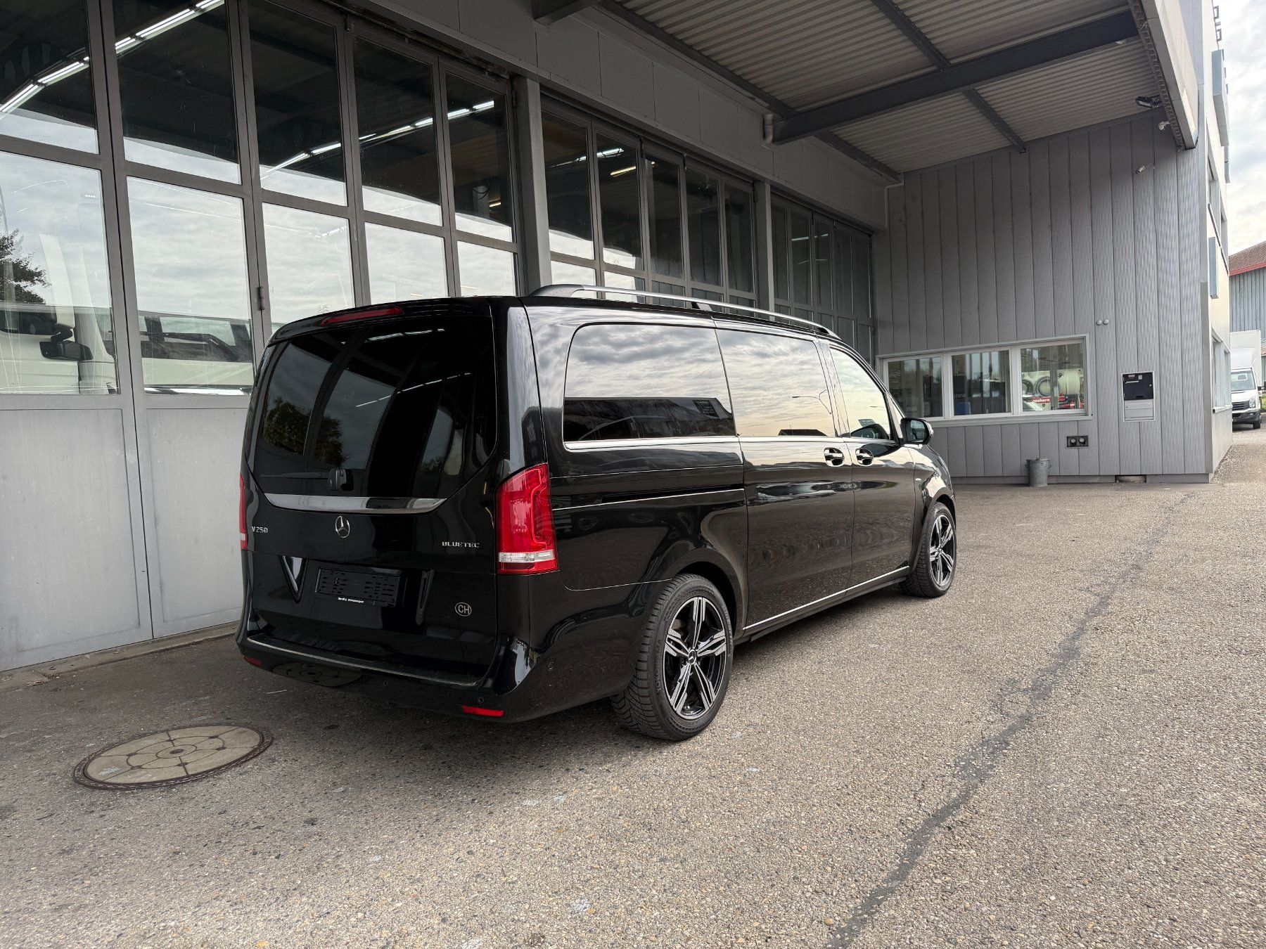 Mercedes-Benz Automobili: Mercedes V 250 – Usato da Neukirch (Egnach) venduto da Hanag1 1