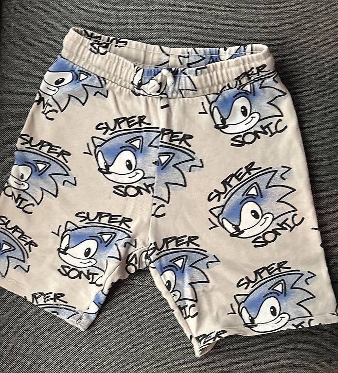 H&M Pantaloni: Shorts mit Sonic-Motiv 128 – Usato da Regensdorf venduto da Piritatti
