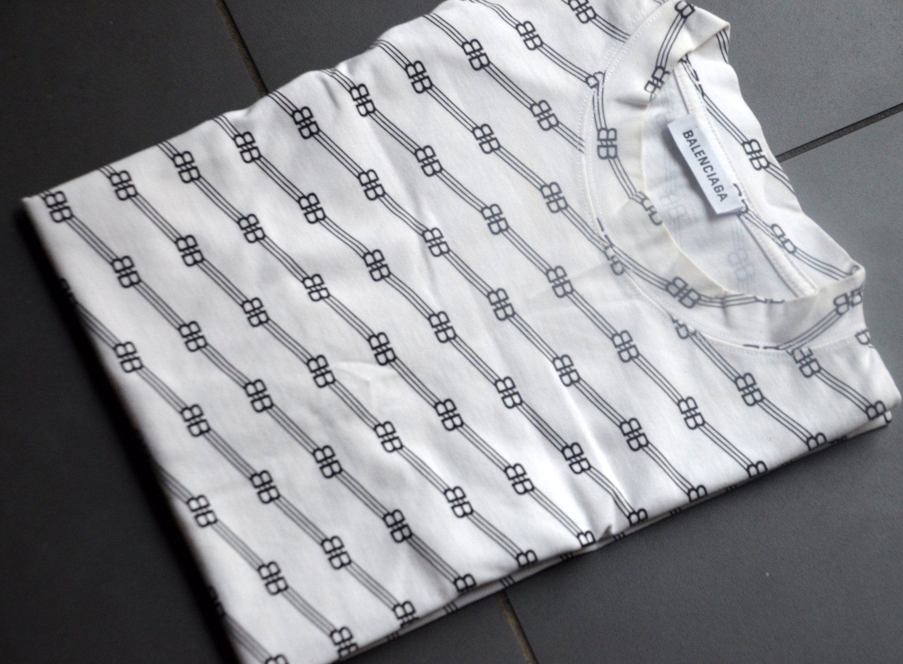 Balenciaga T-shirt: T-Shirt Balenciaga L – Usato da Collonges venduto da Auganien 3