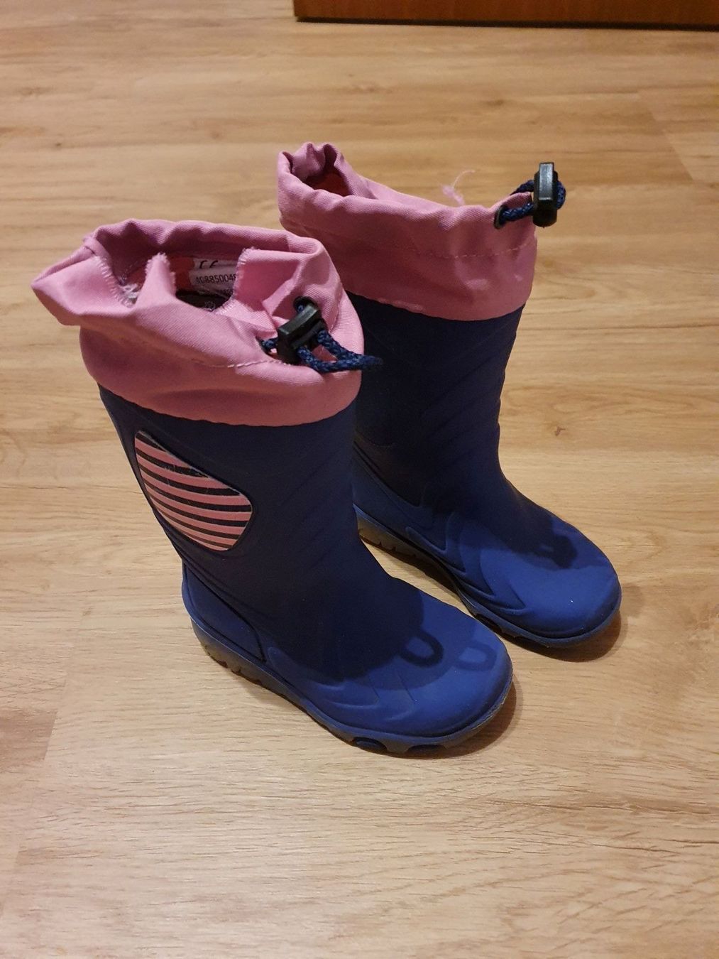 Scarpe per ragazze: Regenstiefel Gr. 24/25, einer blinkt – Usato da Heinrichswil venduto da frankie19860