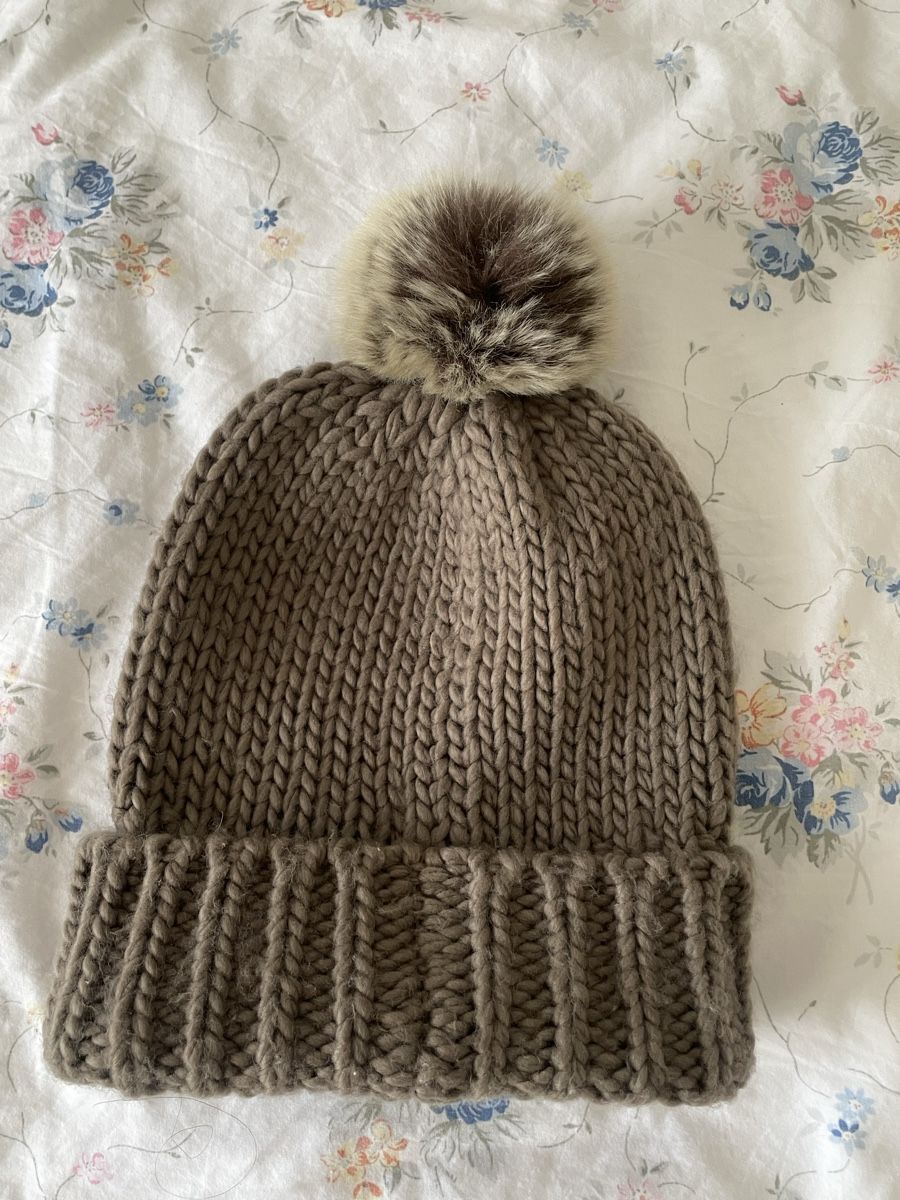 Copricapi, berretti & cappellini: Knitted Beanie Hat with PomPom - One Size - Winter! – Usato da Bazenheid venduto da hat_96