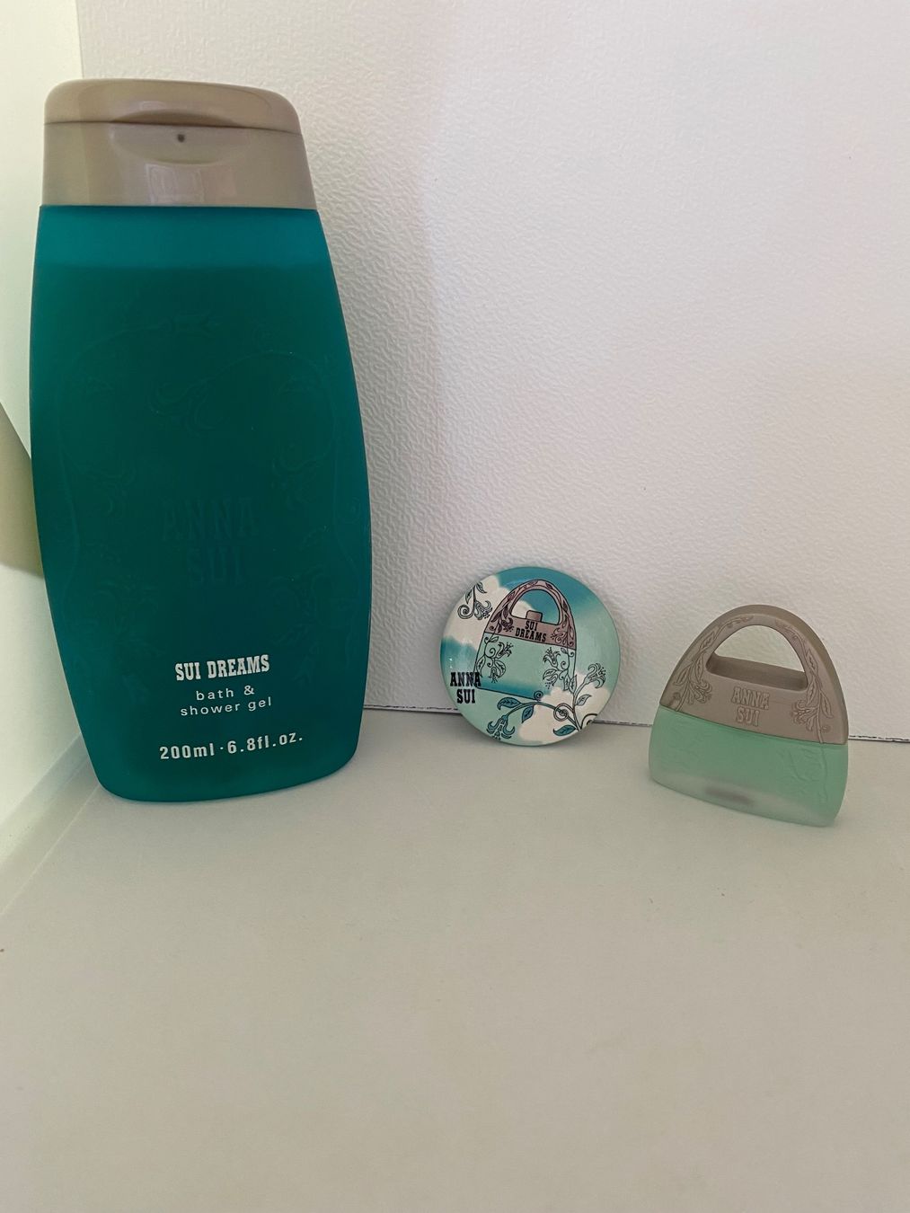 Profumi & Eau de Toilette: Anna Sui trio Sui Dreams – Nuovo (secondo la descrizione) da Bouveret venduto da wes_7zll