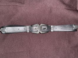 SCHWARZER LEDERGÜRTEL MIT WESTERNSCHNALLE
