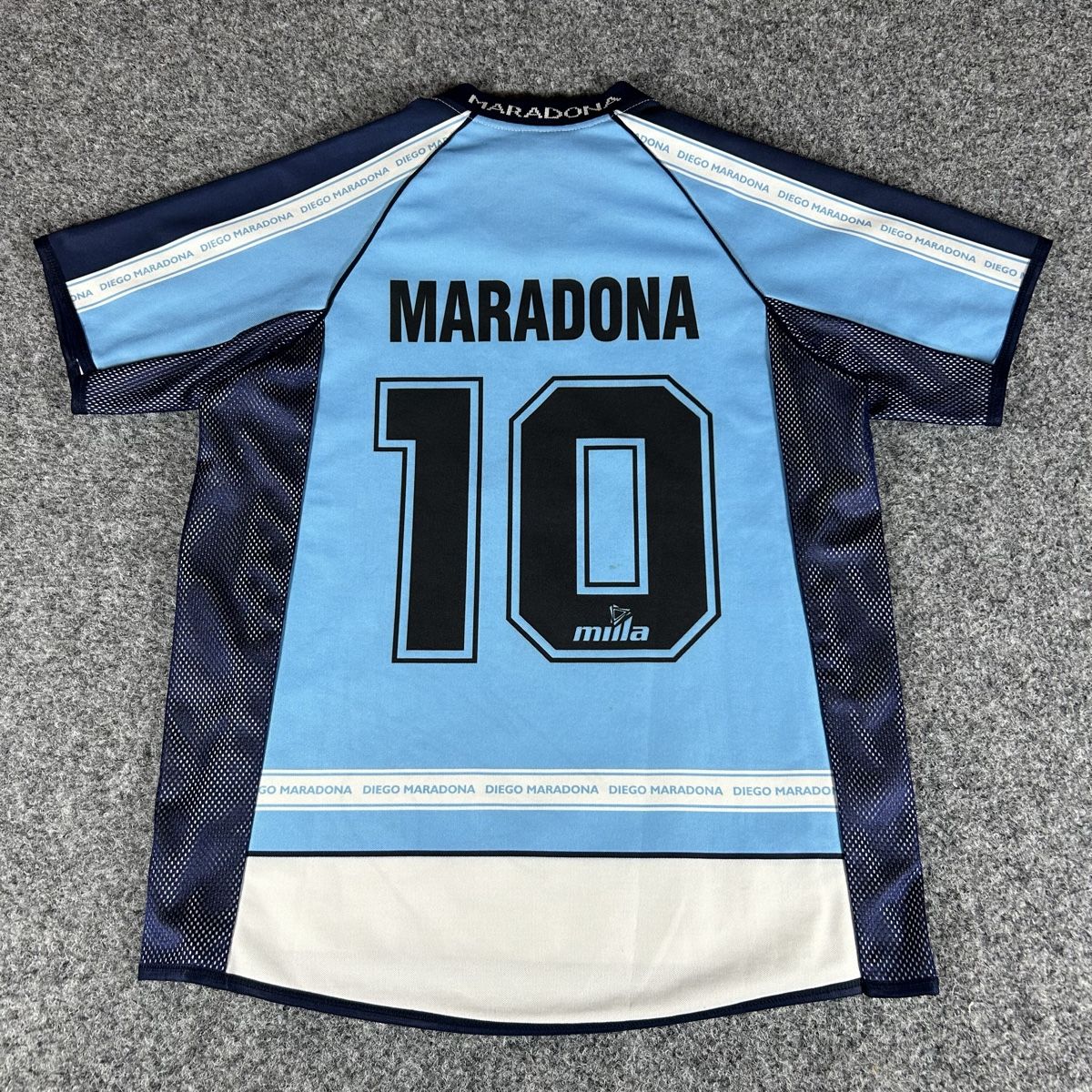 Canottiere & Pantaloni: Maradona signed – Nuovo (secondo la descrizione) da La Sagne NE venduto da Matlasape 6