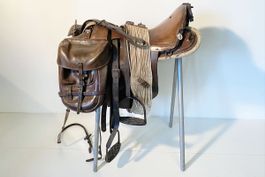 Armee Pferdesattel mit Leder Taschen