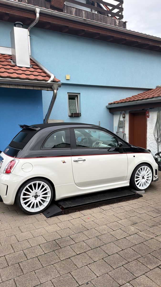Abarth Automobili: Fiat 500 Abarth Bicolor Cabrio – Usato da Oberbuchsiten venduto da M.G.15 1