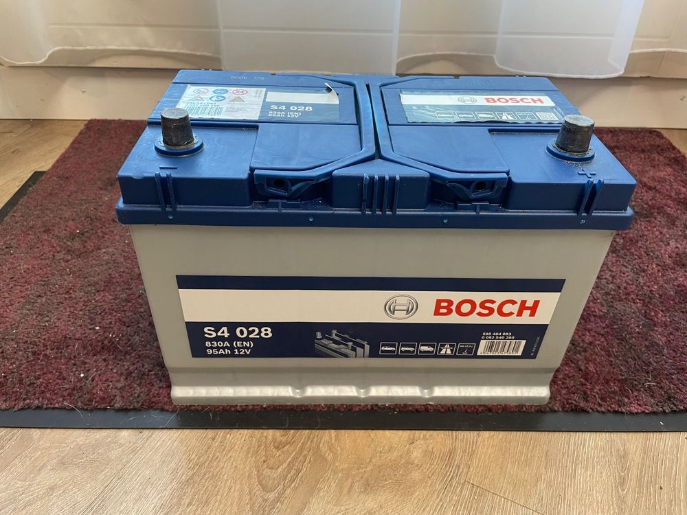 Autobatterie Bosch S4 028