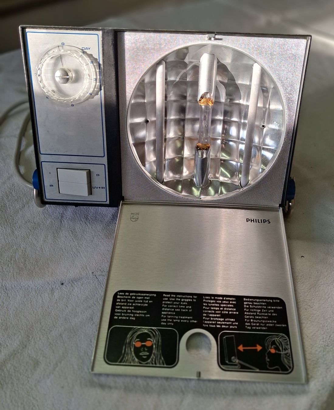 Philips Lampade: Gesichts-Sonnenlampe Philips HP3111 Deluxe – Usato da Tägerig venduto da rob_psv5