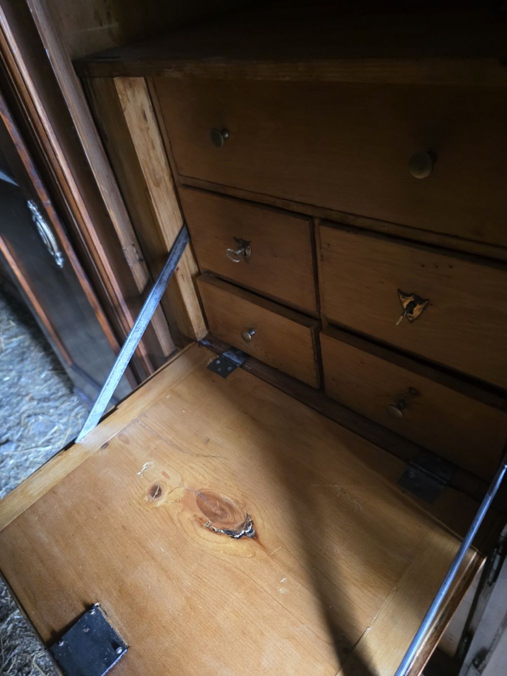 Armadi: antik armoire fribourgeoise sapin – Nuovo (secondo la descrizione) da Mittelhäusern venduto da mis_6kgm 2