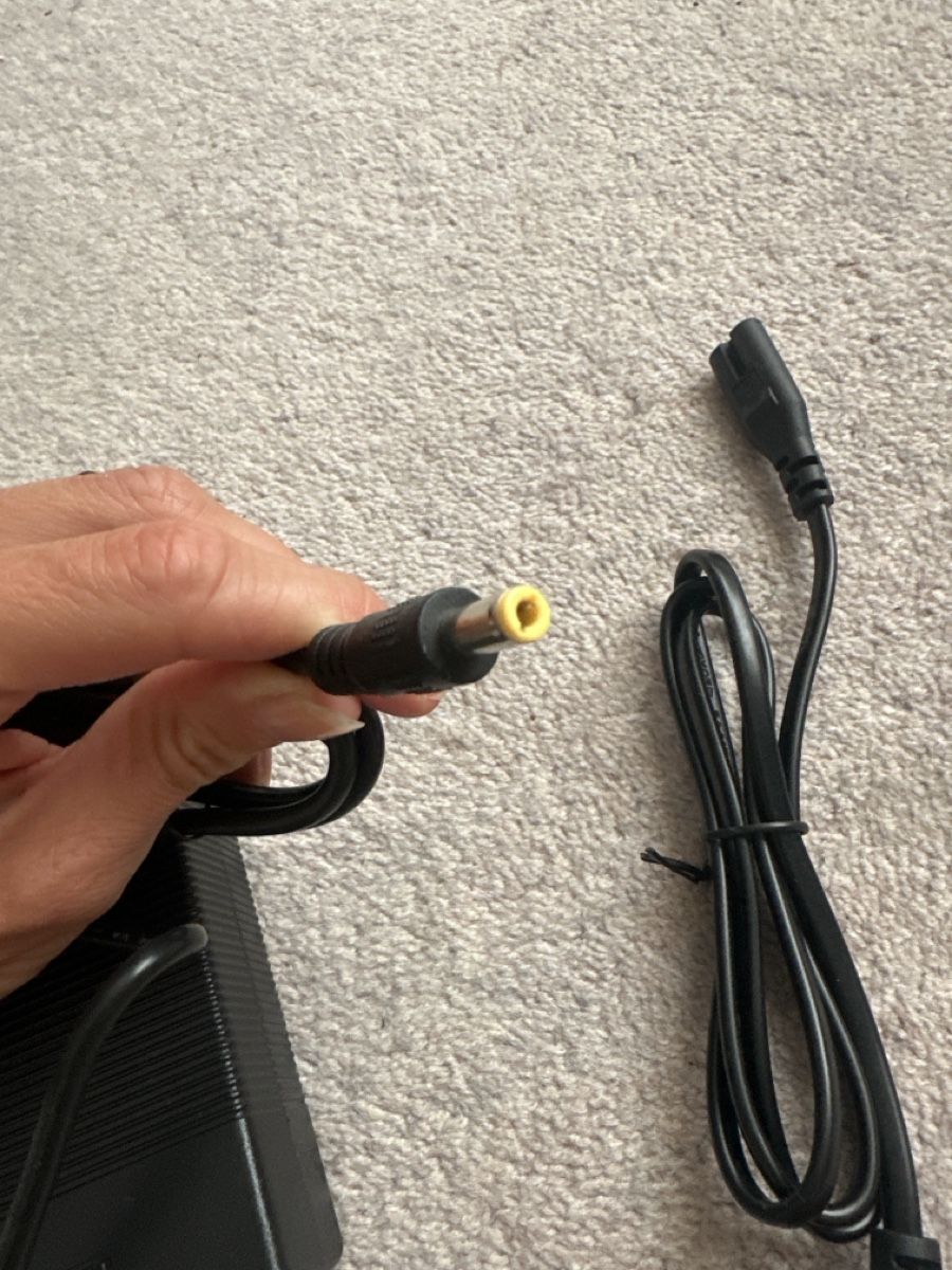 Caricabatterie: New charger - etwow electric scooter  – Nuovo (secondo la descrizione) da Thalwil venduto da klaudiamusiol 2