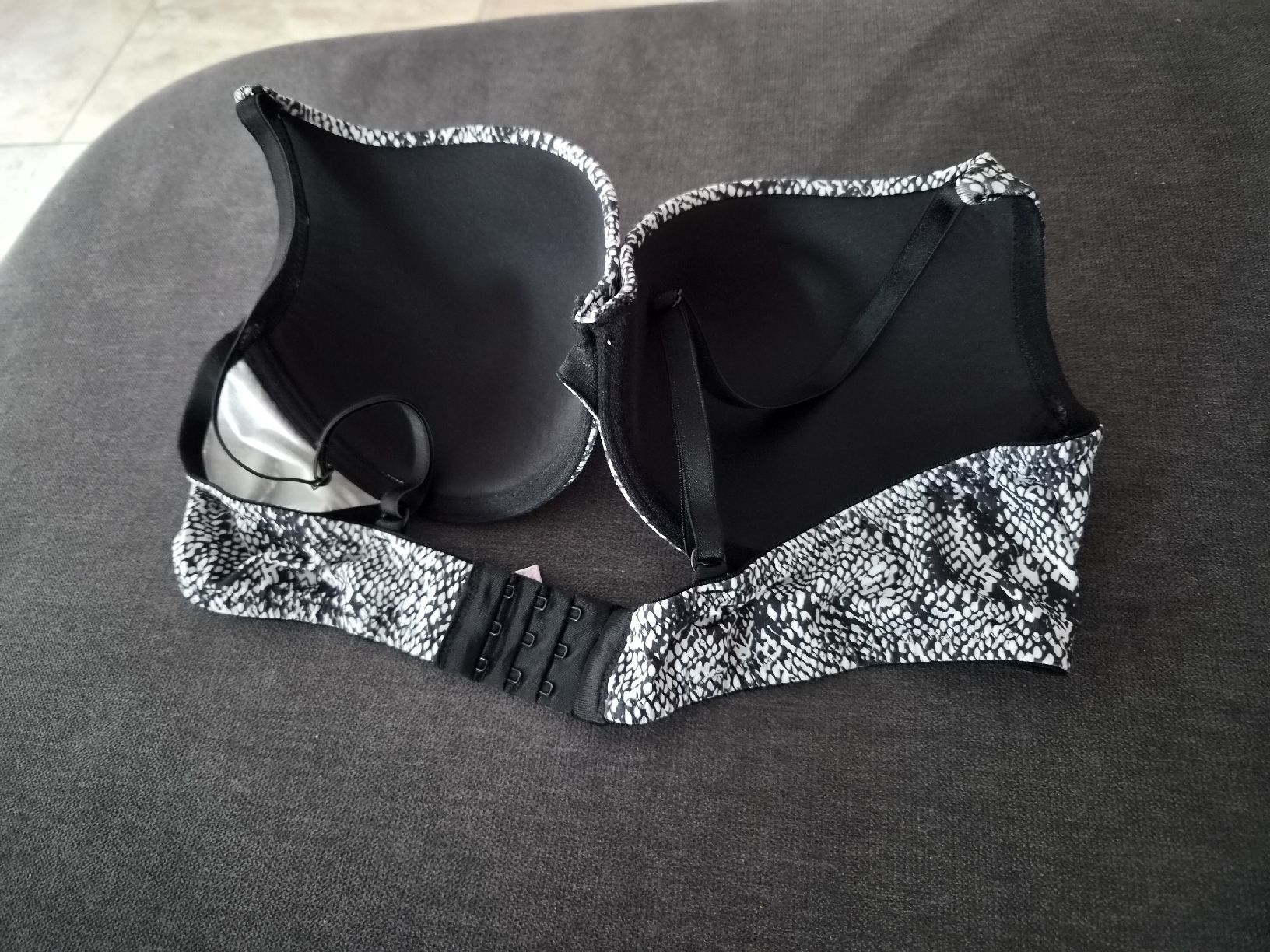 Autres dessous: BH 90B von Leyla mit Schlangenprint – D'occasion à Niederrohrdorf par Miripfiri 3