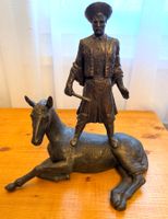 Statue gardien de chevaux hongrois "csikos" avec son cheval