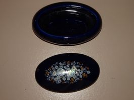 Dose, kobaltblau mit Blumen