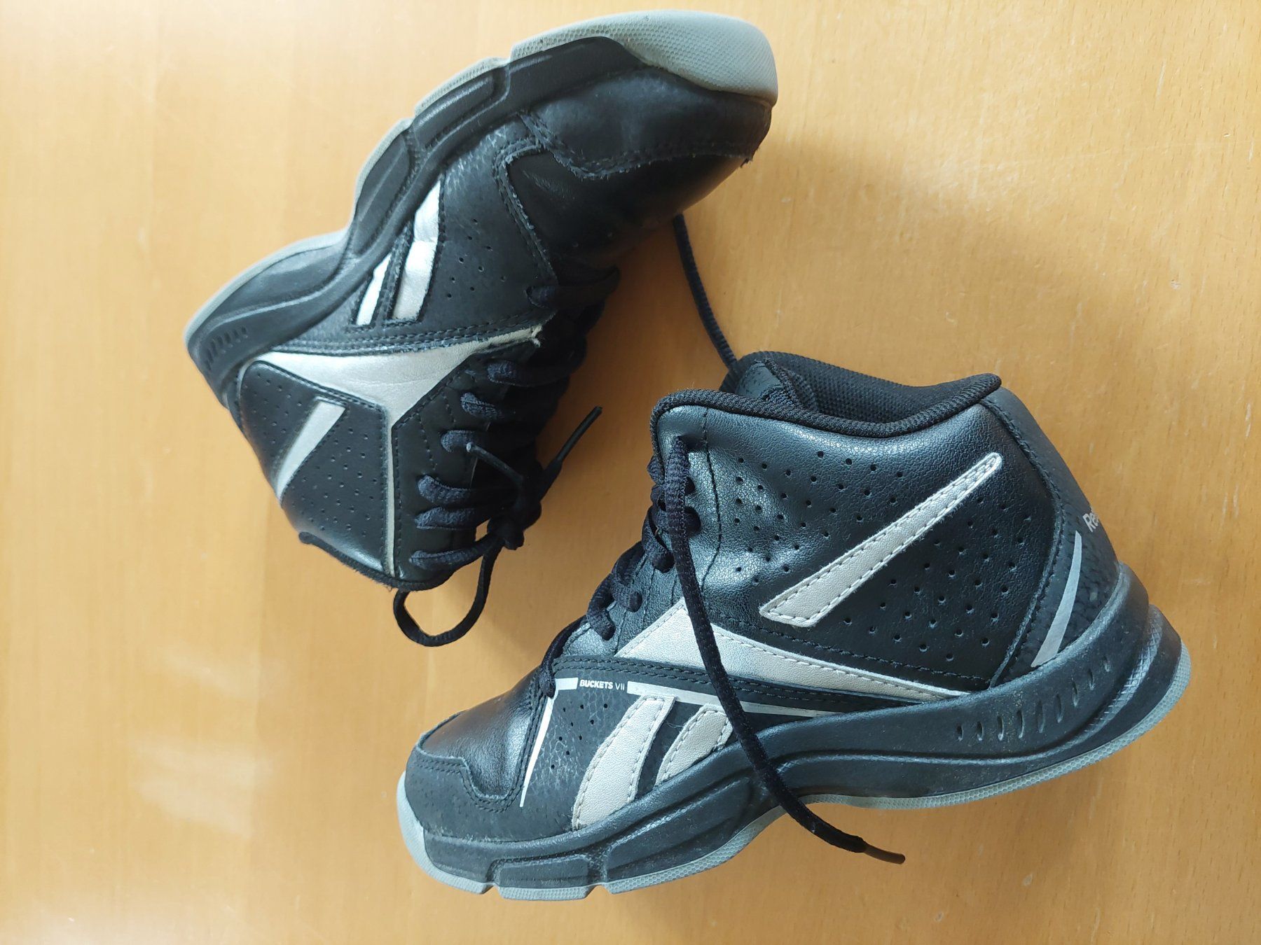 Reebok Scarpe per ragazzi: Reebok Buckets Sneaker  Gr.31 – Usato da Zürich venduto da meymano 2