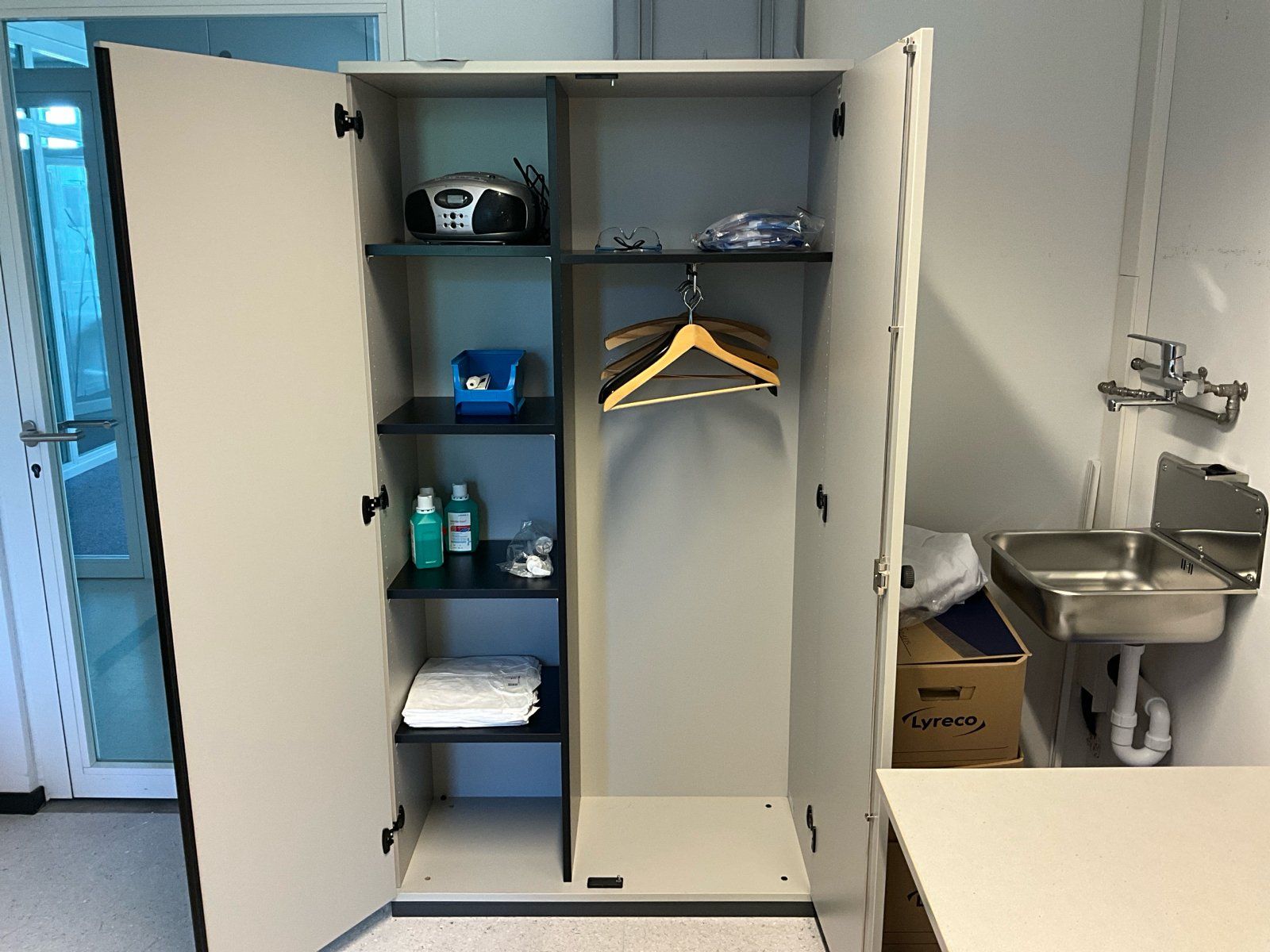 Armoires: Schrank – D'occasion à Zürich par PIPM_Switzerland 1