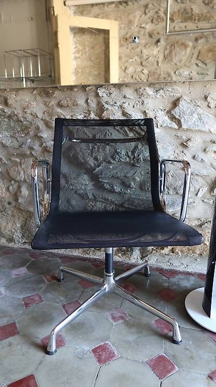 Eames Sedie: Eames EA 107 Netzstühle 2x – Usato da Luzern venduto da B-R 1