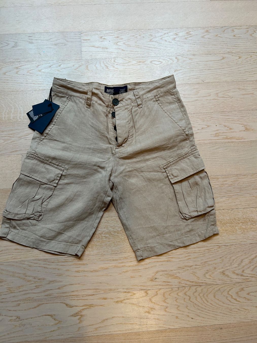 Rifle Pantaloni: Leinen Shorts Rifle 29-Neu – Nuovo (secondo la descrizione) da Muri AG venduto da Mkikus