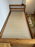Massivholz Schlafzimmer mit Kommode Kleiderschrank Bett