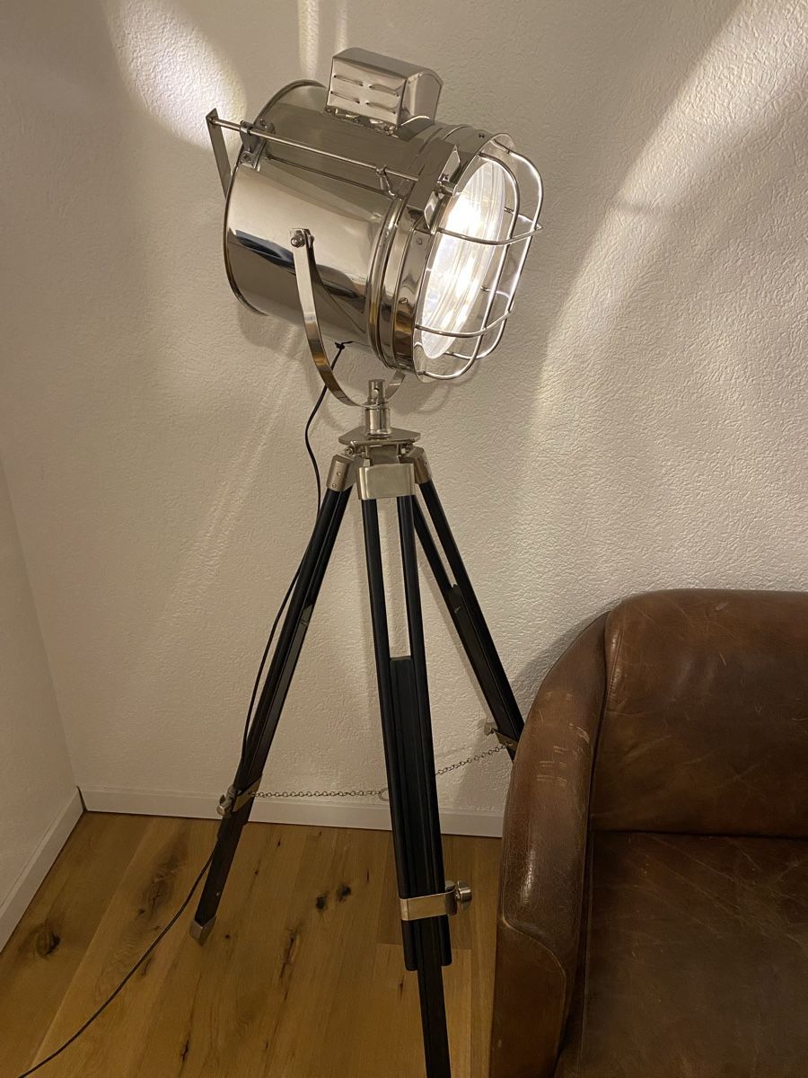 Kare Lampen: Kare Design Stehlampe Metropolis Spot – Gebraucht aus Schneisingen von domwal