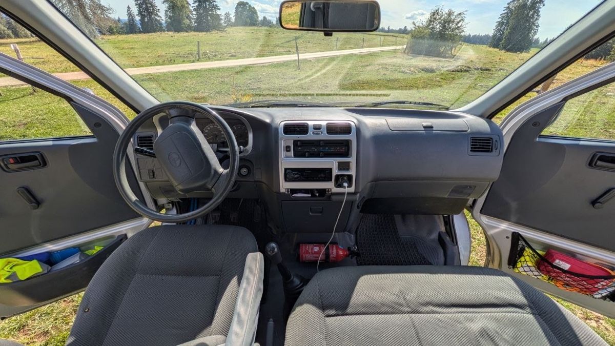 Toyota Nutzfahrzeuge: Toyota Hiace, 4x4 2.7WD – Gebraucht aus La Chaux-de-Fonds von Taraplapla 9