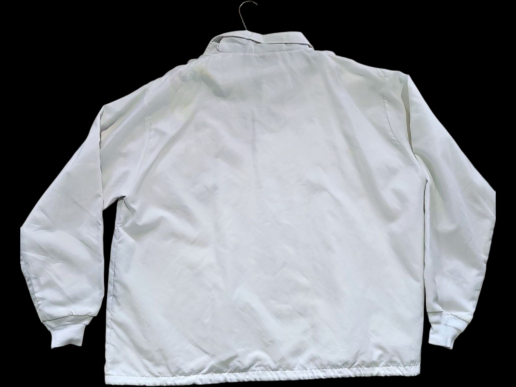 Giacche: Weiße Windbreaker-Jacke mit gesticktem Aufnäher – Usato da Zug venduto da vinokilo 4