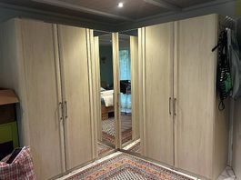 Eck- Kleiderschrank