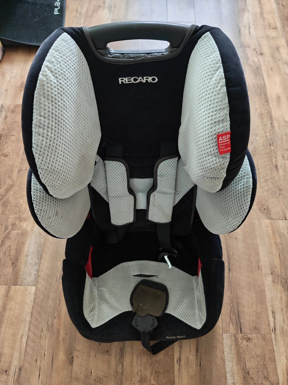 Recaro Auto-Kindersitze: Recaro Young Sport – Gebraucht aus Oberdiessbach von DR39