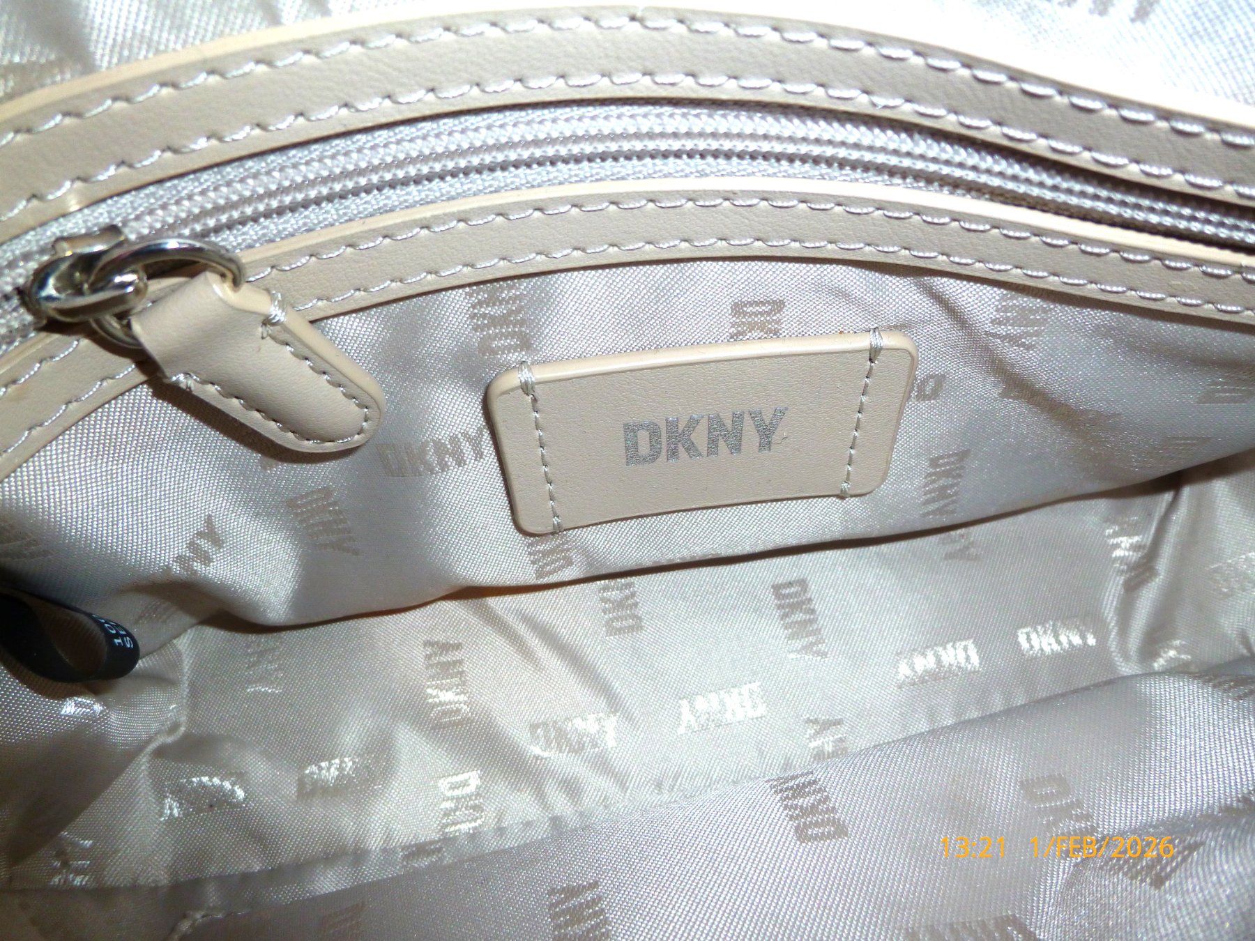 DKNY Borse da donna: DKNY LEDERTASCHE WEISS NEU – Nuovo (secondo la descrizione) da Läufelfingen venduto da Kamari 4