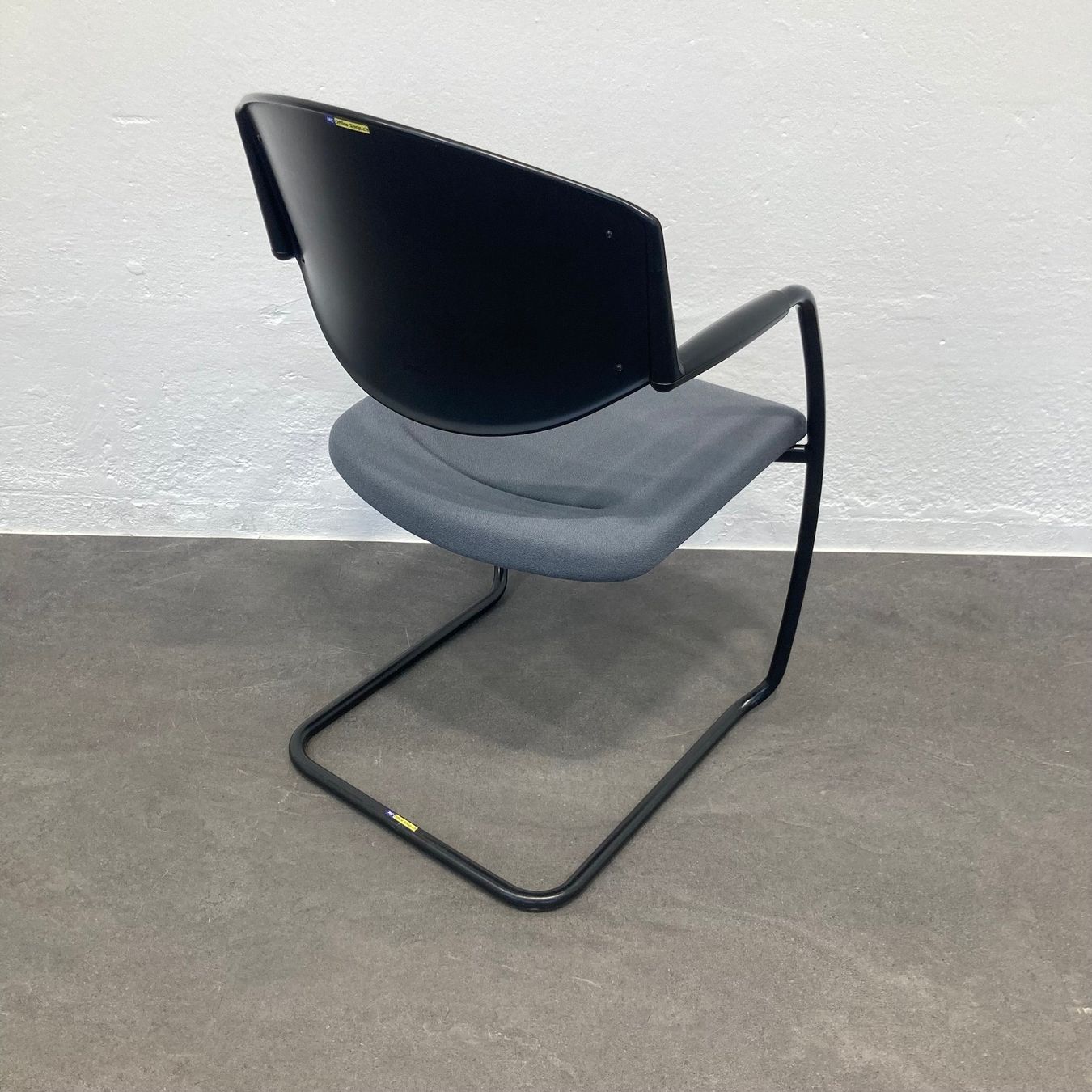 Giroflex Sedie: Giroflex G16 Freischwinger Bezug Stoff Anthrazit - stapelbar – Usato da Schönenwerd venduto da mcofficeshop 3