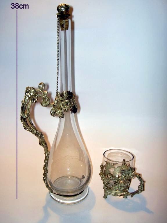 Carafes: Antike Karaffe mit Glas – D'occasion à Brunnen par brocundfloh