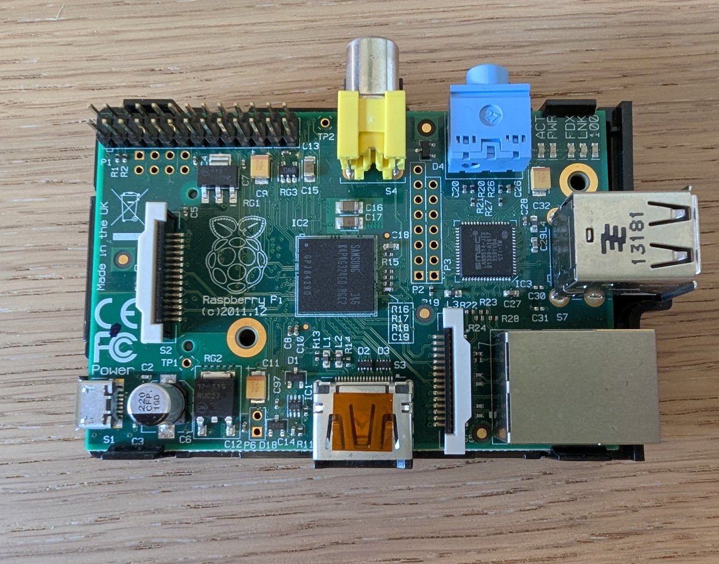 Raspberry Pi PC: Raspberry Pi 1 Modell B | 512MB | Gehäuse & Kabel – Usato da Männedorf venduto da Schnabelfisch