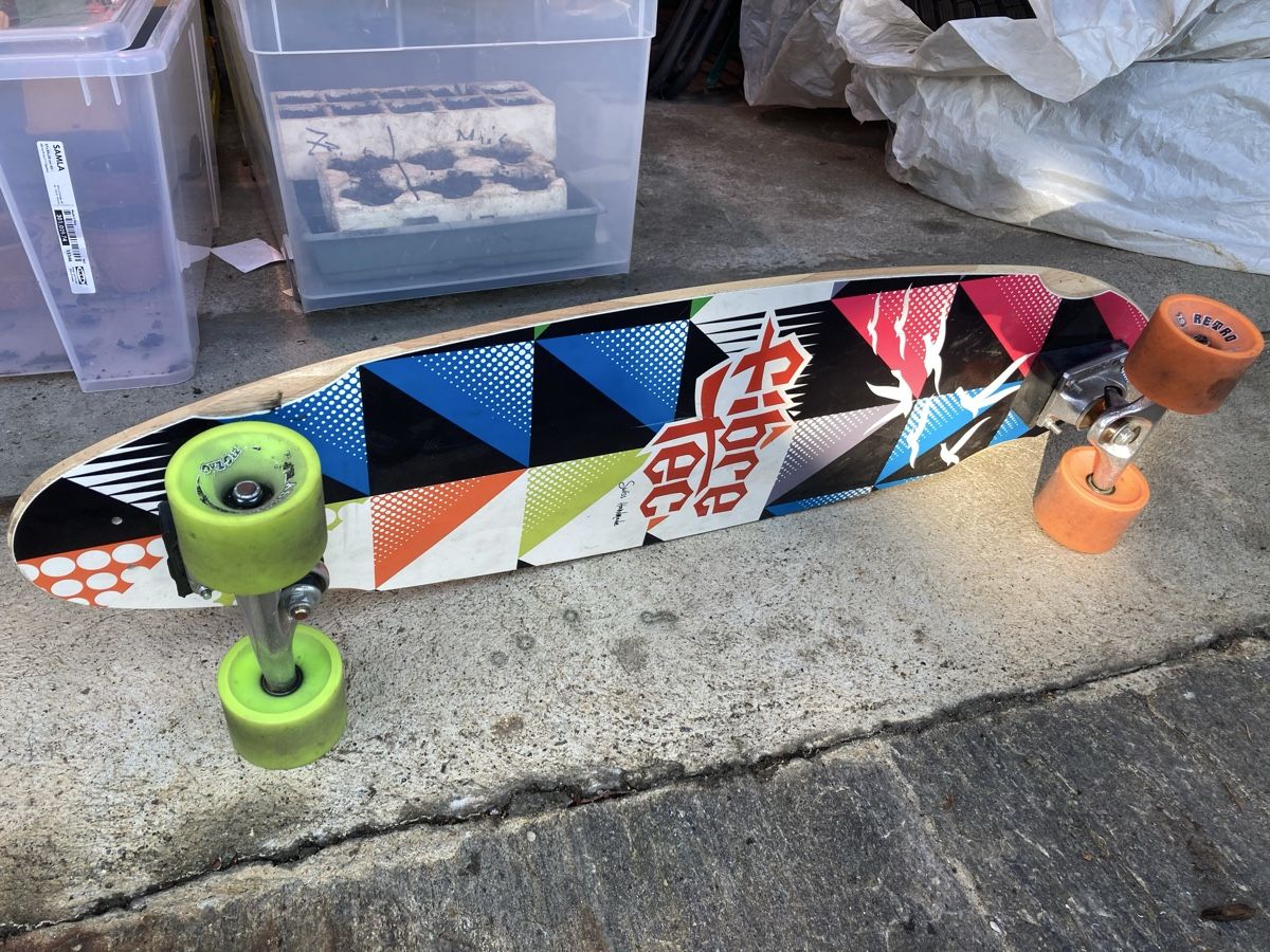 Skateboards: Cooles Longboard von Fibretec, Zigzag Wheels! – Usato da Erlenbach ZH venduto da jospa77