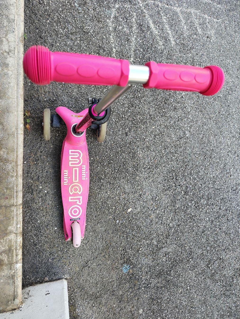 Micro Kickboard: Monopattino Mini Micro rosa usato – Gebraucht aus Emmetten von edm_g6rc 2