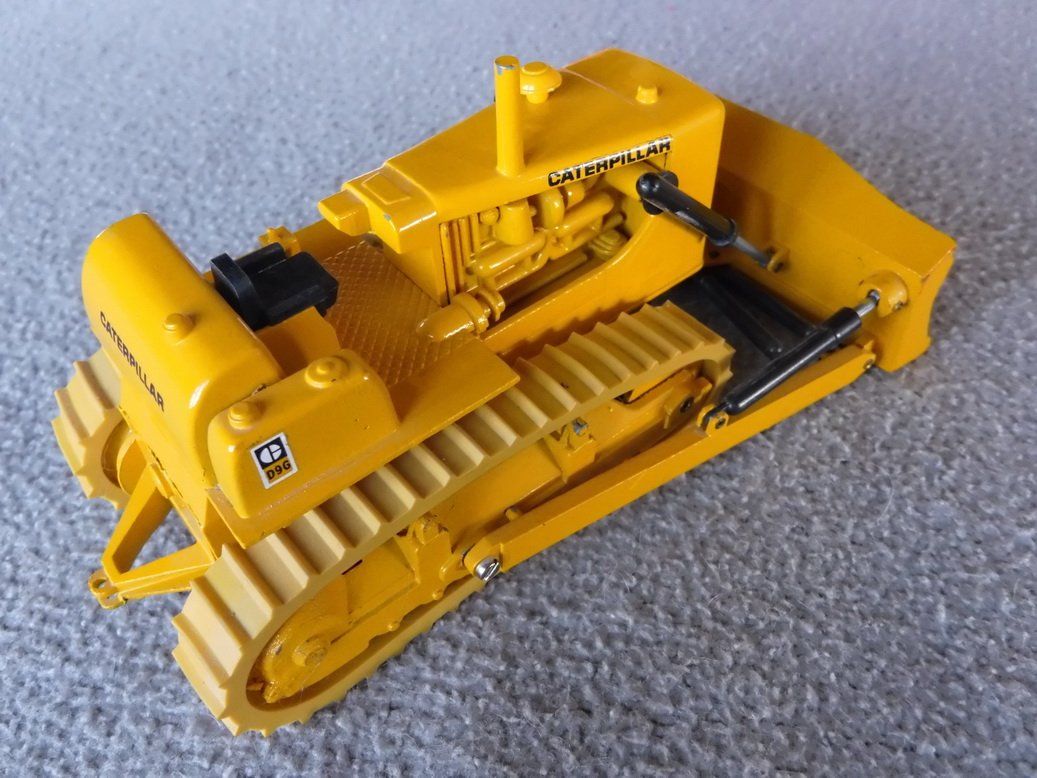 Kit di modellismo & Modellini statici: Cat D9G (Gescha 1/50) – Difettoso da Les Genevez JU venduto da cnegri