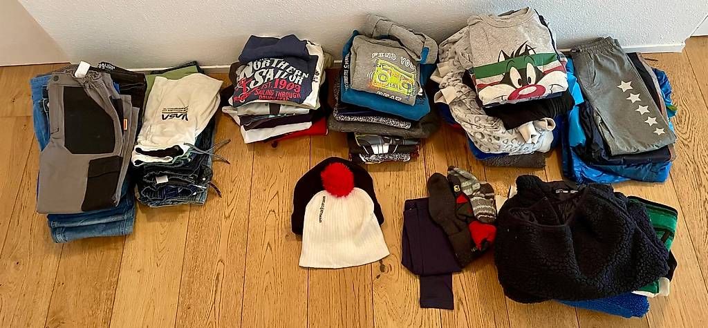 Lotti & Set di vestiti: 63-teiliges Kleiderpaket Jungen Gr. 128 – Usato da Luzern venduto da lenkdenk07