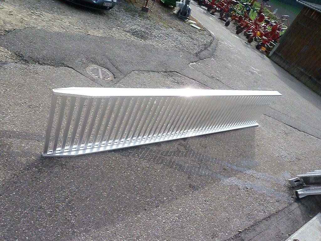 Sonstige Stalleinrichtungen: Mistrampe 7m- Aluminium mit Antirutschprofil! – Neu (gemäss Beschreibung) aus Madiswil von Enidi 1