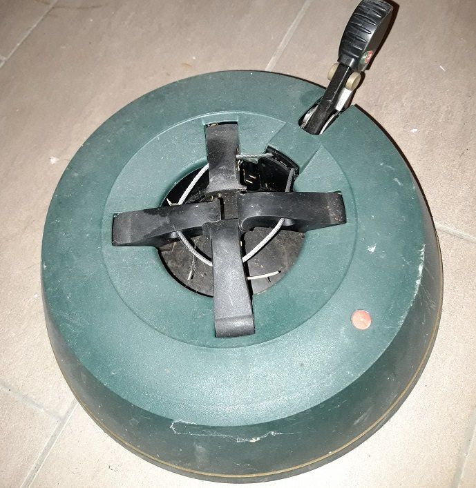 Christbaumständer: Support pour sapin de Noël coupé – Gebraucht aus Villeneuve VD von vog_yc5s 1