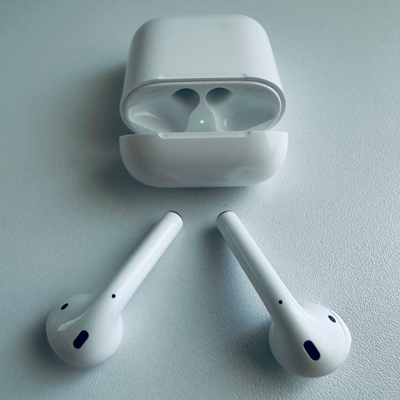Apple Cuffie: Original Apple AirPods 2 Kopfhörer Wireless Lightning Kabel – Usato da Basel venduto da MY.AIRPODS.SHOP 3