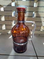 Braune Vintage Glasflasche mit Bügelverschluss
