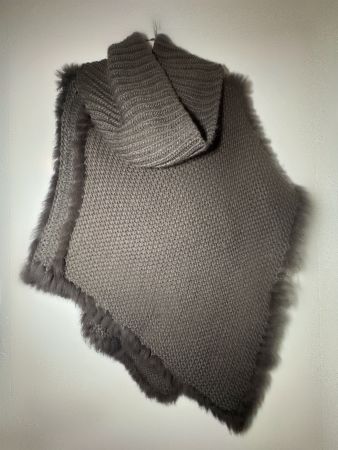 Poncho mit Fell