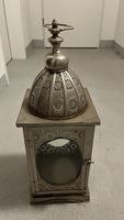 Laterne aus Metall silberfarben mit Ornamenten gebraucht