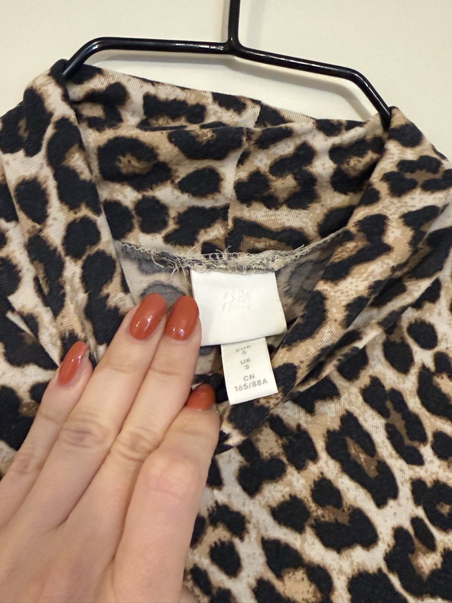 H&M Pullover & Sweatshirts: Rollkragenpullover Leoparden (H&M, Gr. S) – Gebraucht aus Luzern von vqu_8gks 3