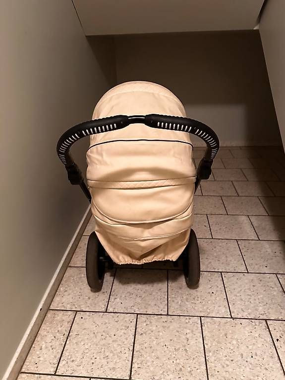 Carrozzine: Emmaljunga Kinderwagen Sitzen-Liegen – Usato da Birsfelden venduto da Mischi03