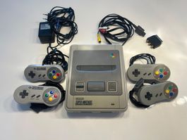 Super Nintendo Konsole mit Zubehöer und 26 Spielen