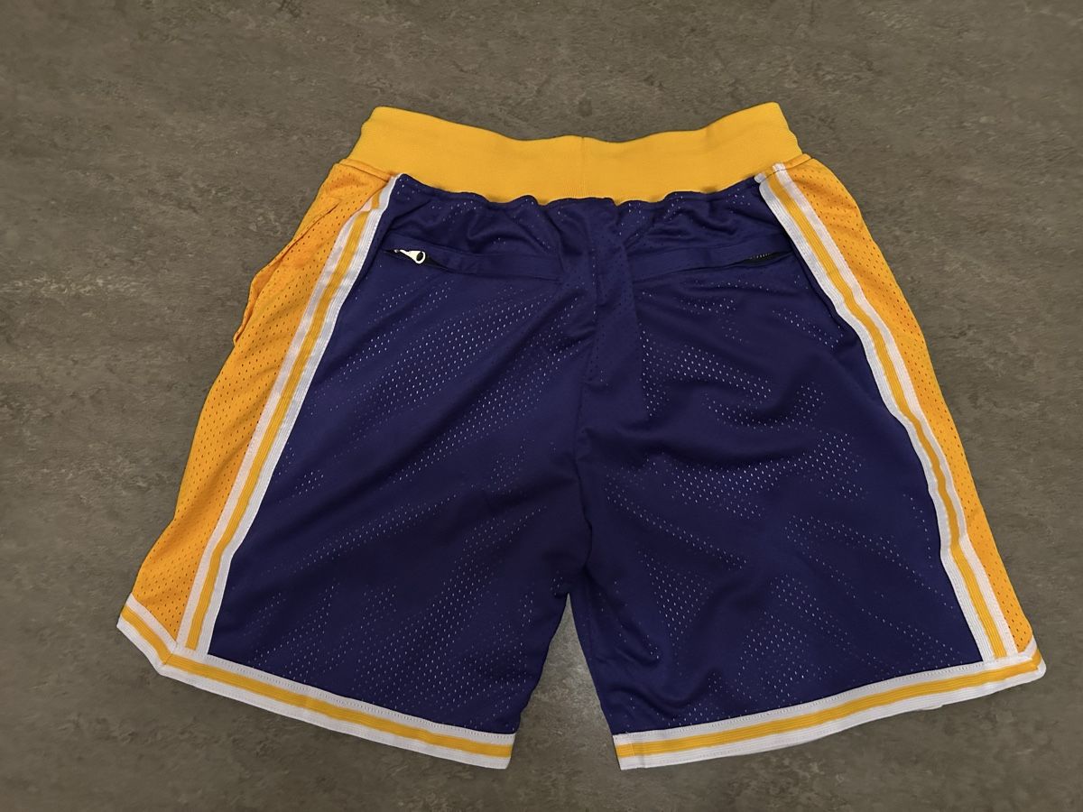 Pantaloni: LA Lakers Kobe NBA Shorts – Nuovo e nell'imballaggio originale da Effretikon venduto da PrimeTimeB 1