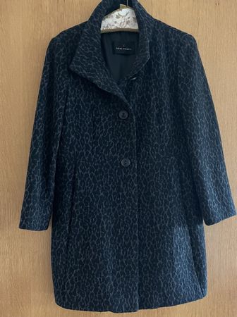 Fuchs Schmitt Coat Sz 40 with cool Leo print. Wool 🕰️ 