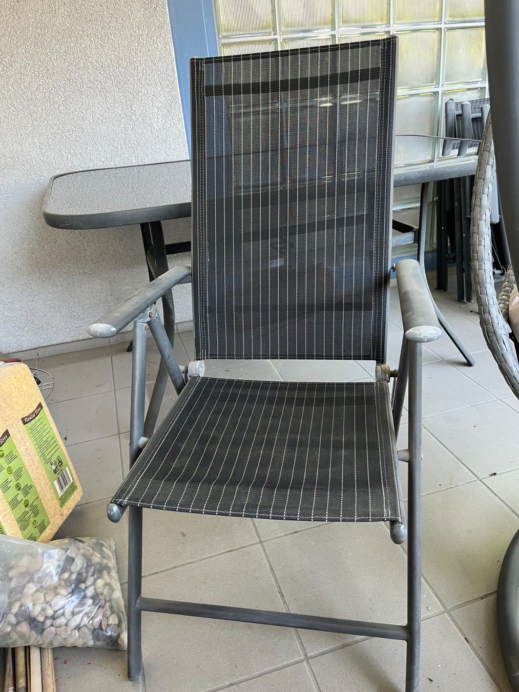 Set di tavolo e panche: Gartentisch mit 4 Gartenstuhlen – Usato da Binningen venduto da Priuts 3