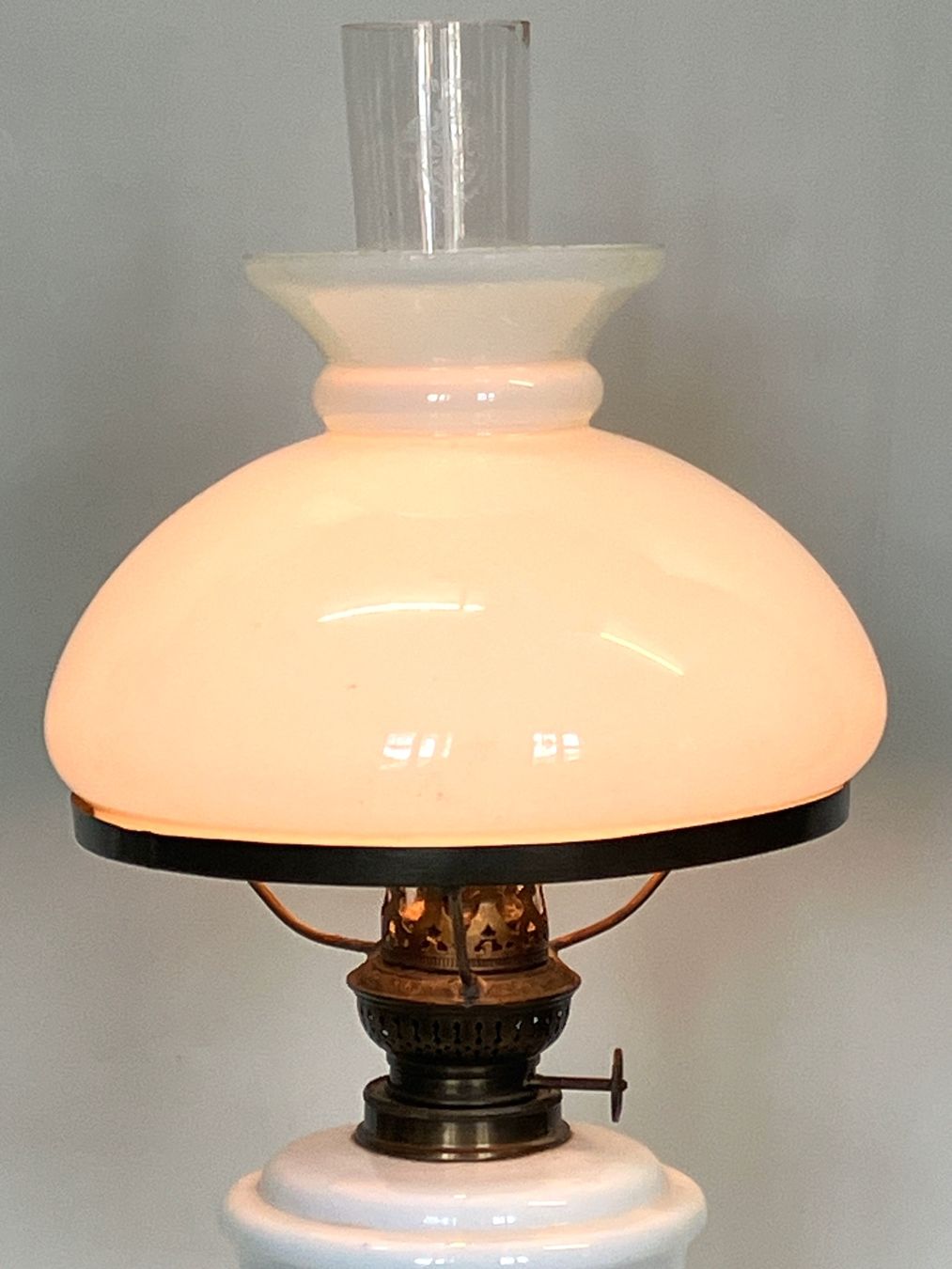 Lampade: Antike Petrollampe aus opalinem Glas – Usato da Horw venduto da luzernicus 1